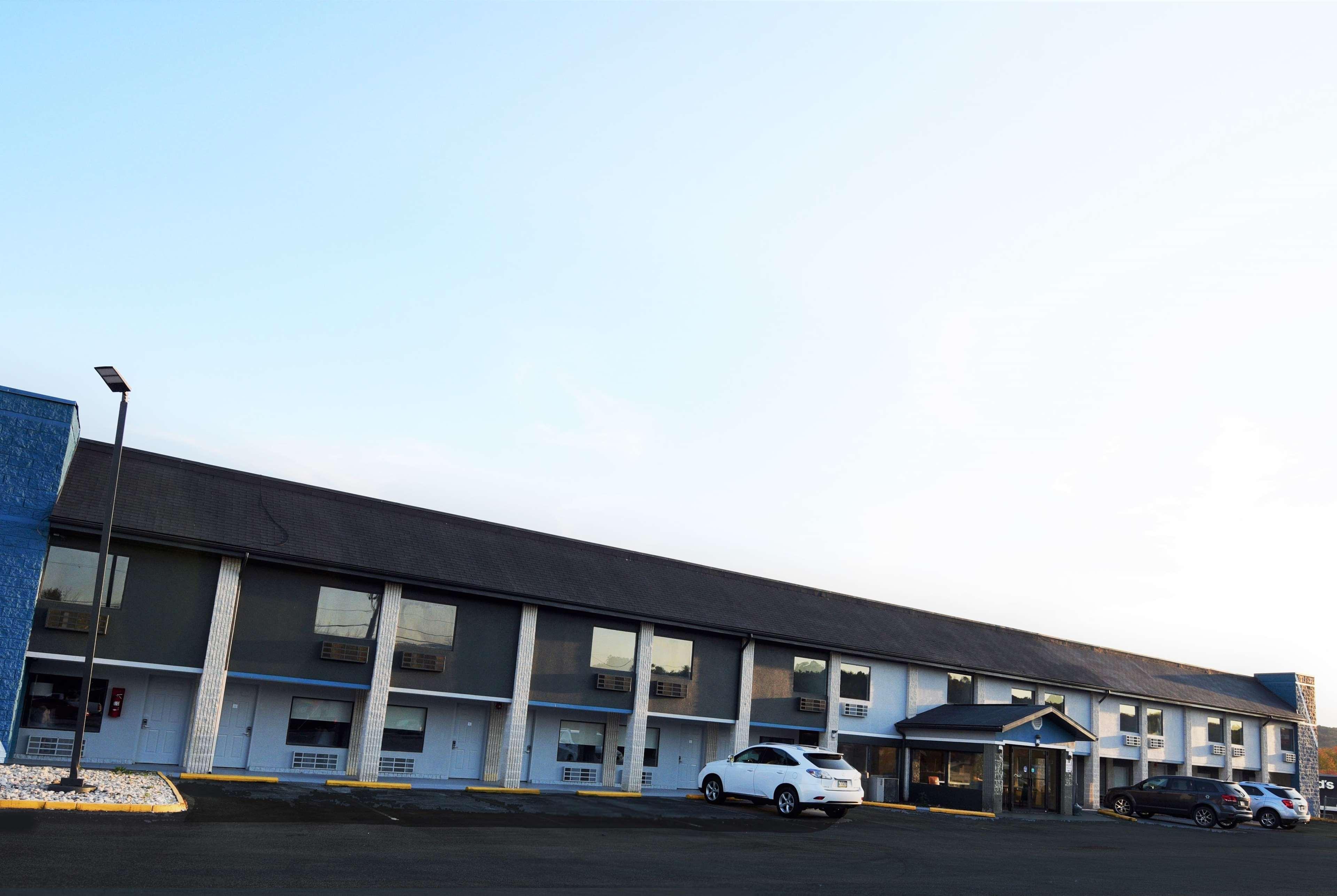 Baymont By Wyndham Pine Grove I-81 Hotel Exterior photo